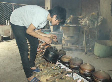 Giáp Tết, làng cá kho Đại Hoàng "nổi lửa" suốt ngày đêm 